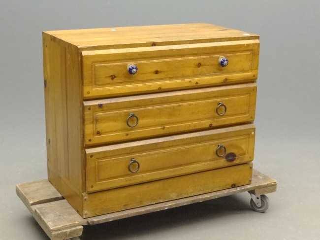 Vintage (3) drawer chest. 36 W 19