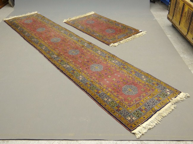 Lot 2 Oriental rugs including 1675b9