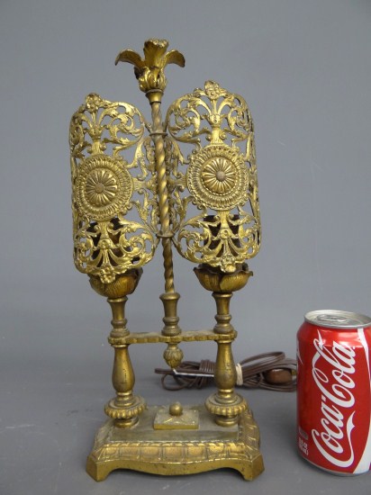 Early brass double lamp 14 1 4  1675ce