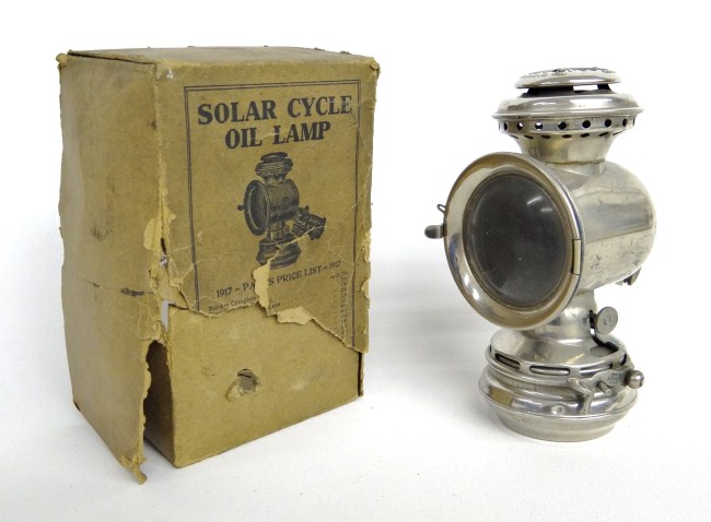 Solar cycle oil lamp with box The