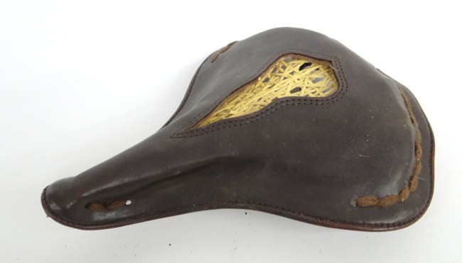 Saddle cover with reed center.