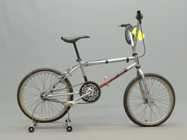 BMX Magnum 37 Stunt Bike extra