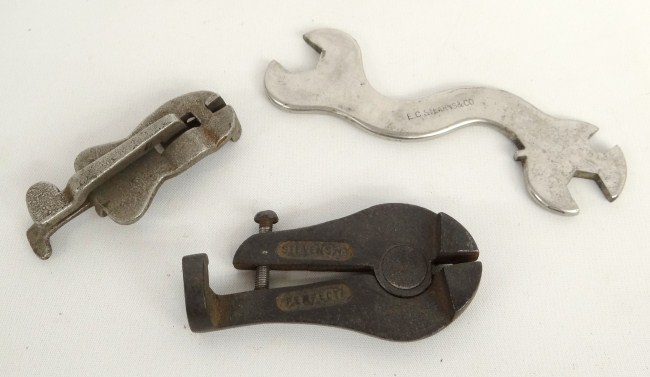 Lot of two chain tools.