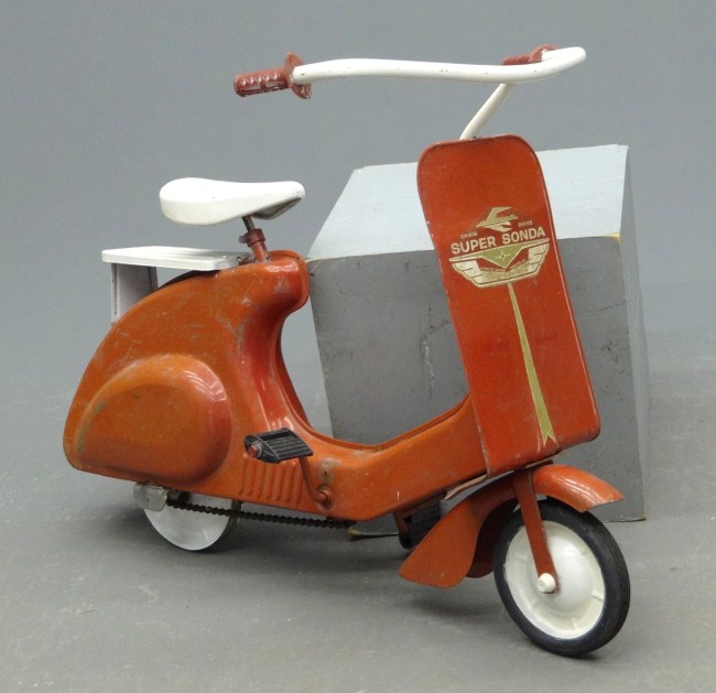 C. 1960 Super Sonda scooter. Chain drive.