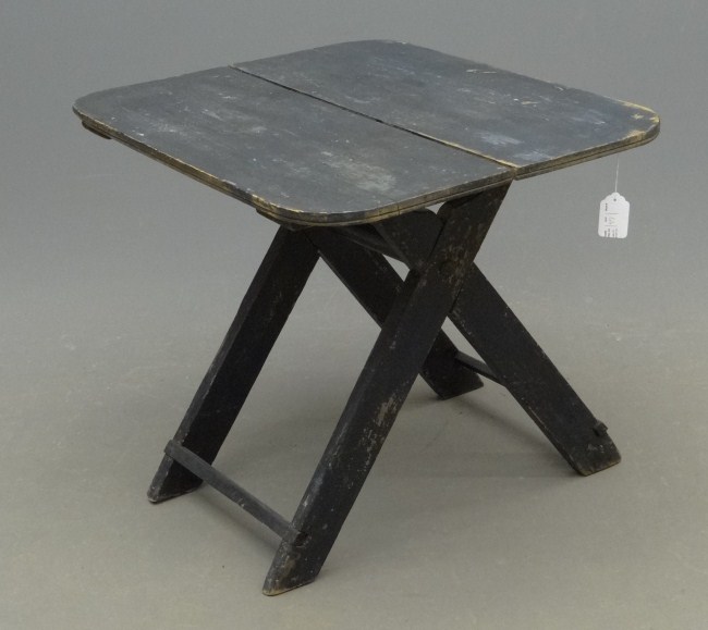 19th c sawbuck table in blue paint  167c79