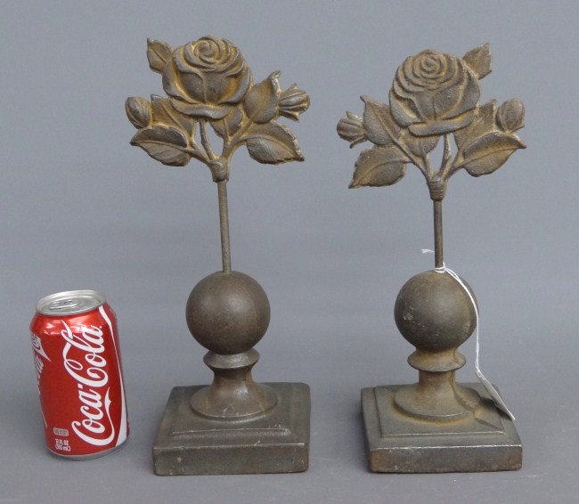 Pair cast iron flower decorations  167d33