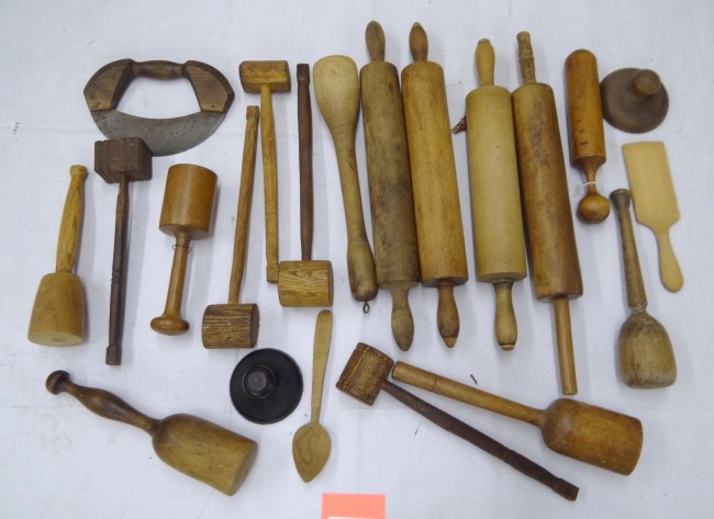 Lot (21) pcs. early woodenware.