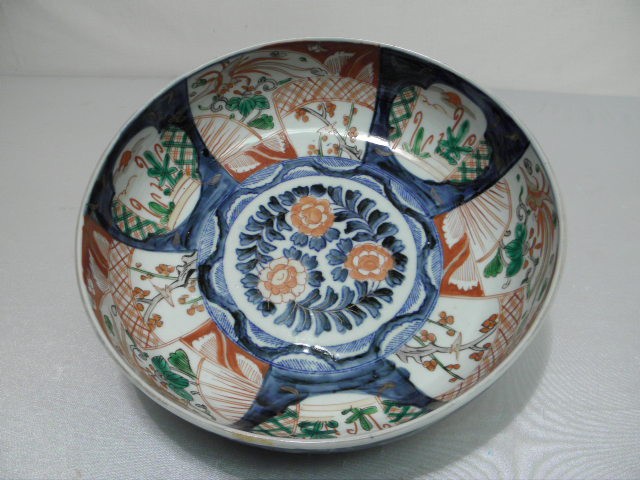 Imari pattern round hand painted