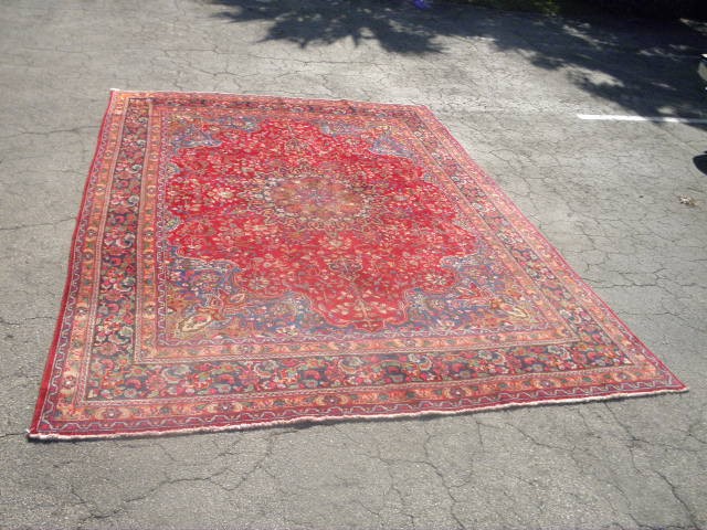 Large Oriental wool area rug Measures 16b446