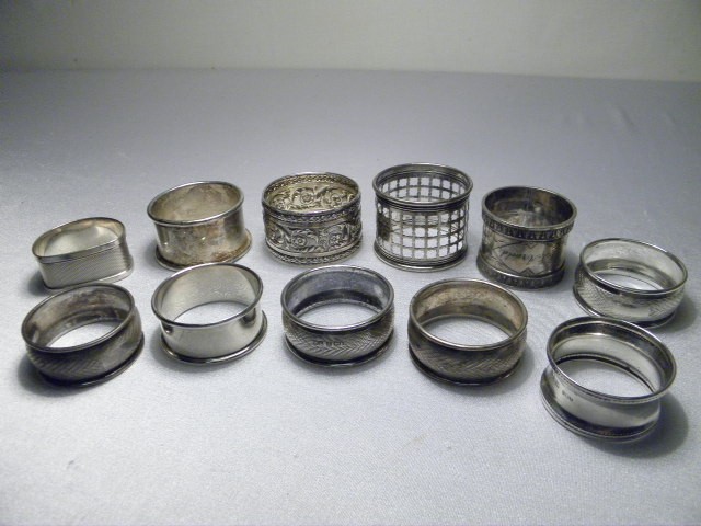 Assorted silver napkin rings. One 830