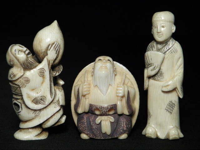 Three Japanese carved ivory Katabori 16b4a5