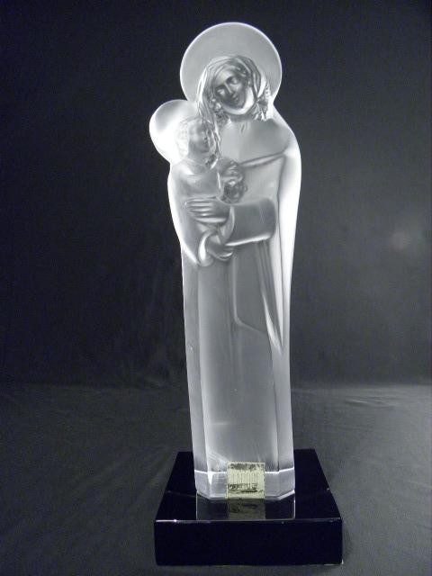 Lalique crystal sculpture of the