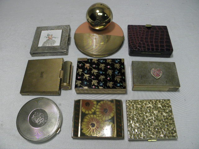 Assorted vintage powder compacts.
