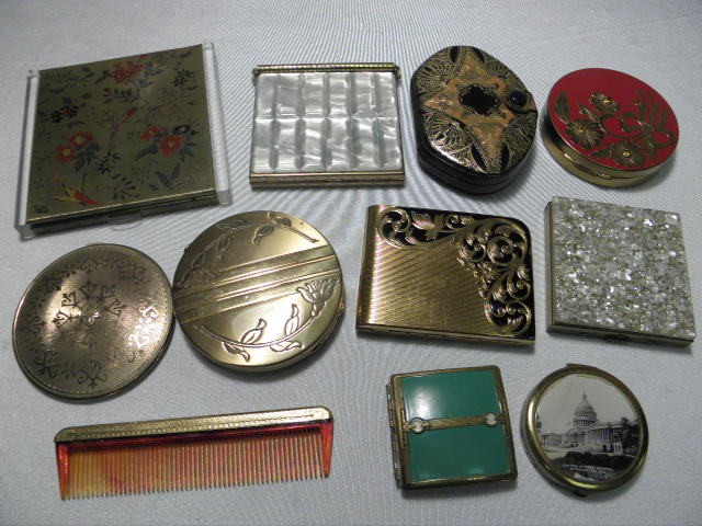 Assorted vintage powder compacts 16b4d1