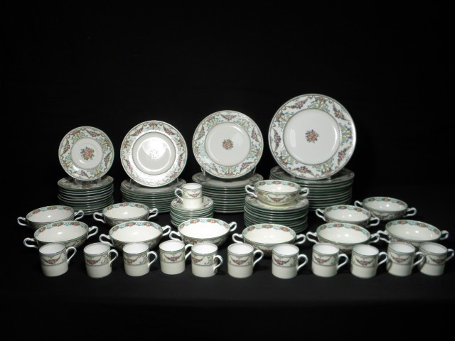 Wedgwood porcelain dinnerware  16b4f7