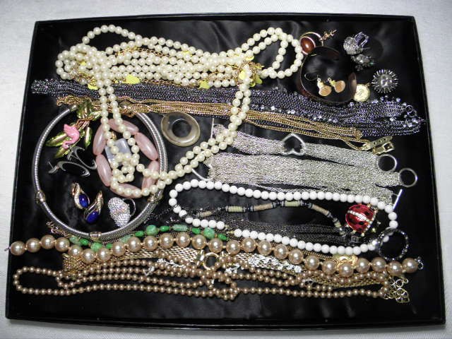 Tray lot of assorted ladies costume 16b520