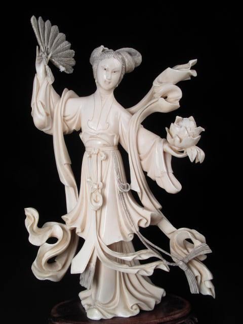 Chinese carved ivory figurine: