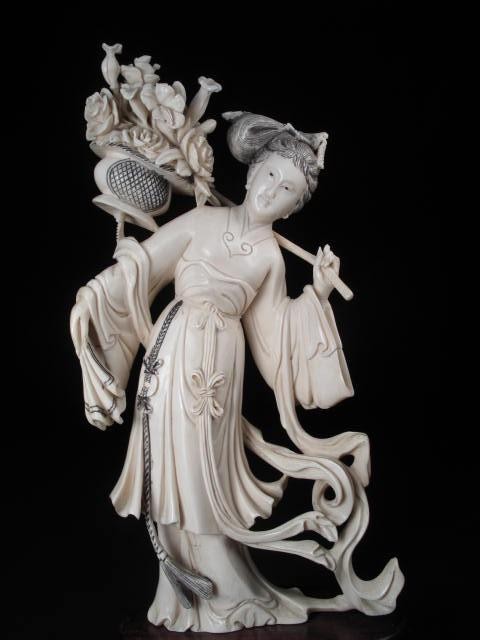 Chinese carved ivory figurine: