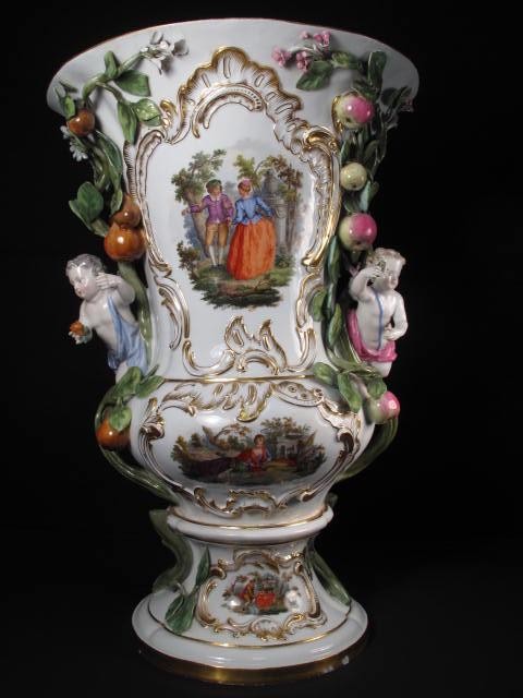 Meissen porcelain urn with cupids  16ba2a