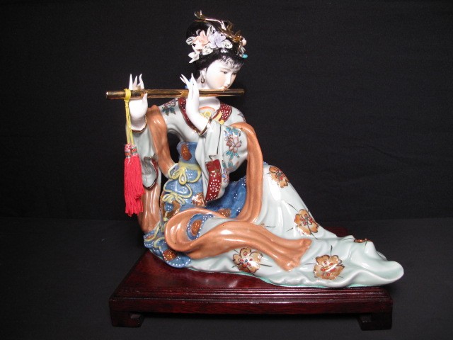 Ceramic figure of an Asian musician  16ba70