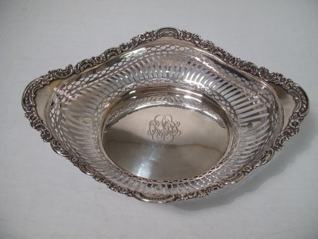 Large center bowl with reticulated