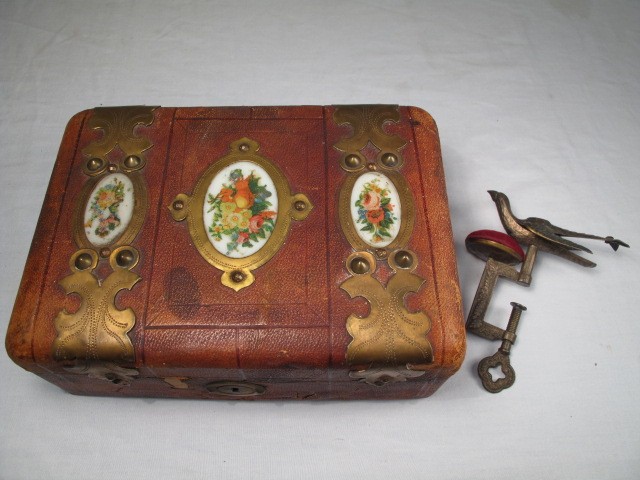 19th C Victorian sewing box with 16bac7