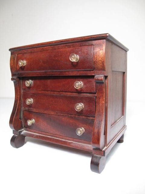 Small 19th century Empire chest 16bad0