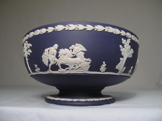 Lovely deep blue Wedgwood jasperware 16bad5