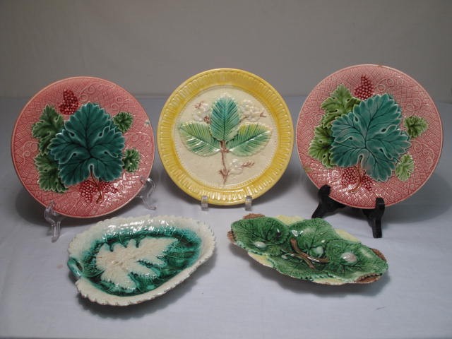 Lot of three Majolica pottery plates 16baec