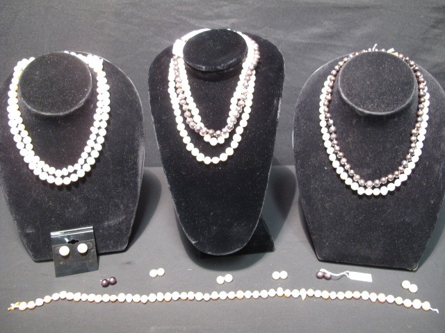 Lot of freshwater pearl necklaces 16baf1