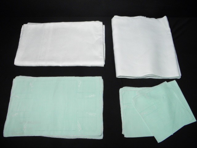 Lot of various assorted linens  169961