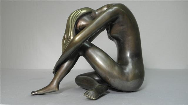 Contemporary bronze sculpture depicting 16998e