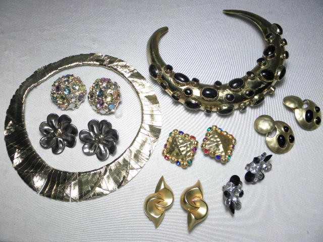 Assorted ladies costume jewelry  16999d