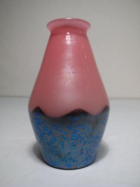 A Loetz Ausguhrung 226 vase with pearly