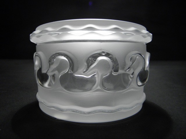 Lalique cut crystal powder jar  169a2b