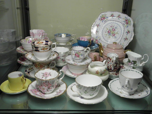 Lot of assorted porcelain cups & saucers.