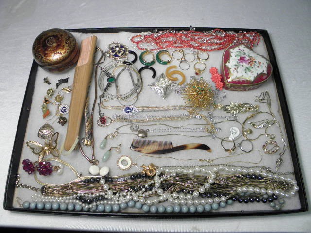 Assorted ladies costume jewelry