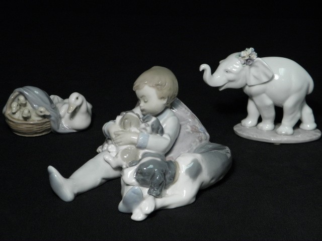 Lot of three Lladro porcelain figurines  16d0be