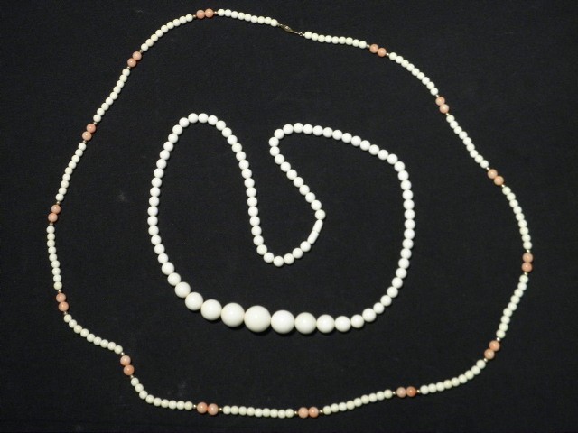 Lot of two carved ivory necklaces  16d0e0