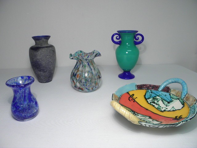 Lot of assorted art glass vases 16d123