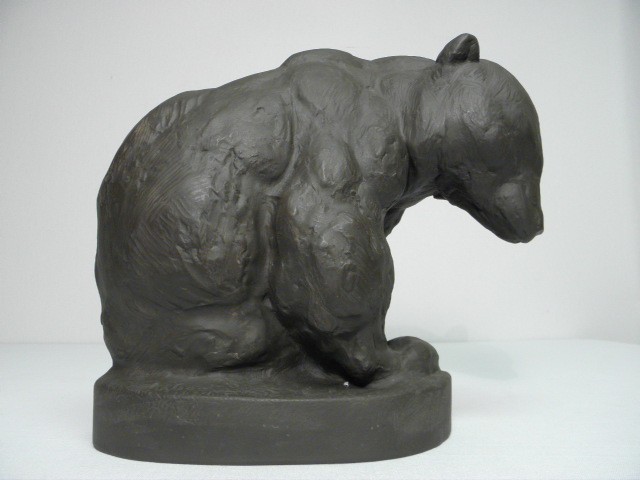 Porcelain bear sculpted by August 16d1cf