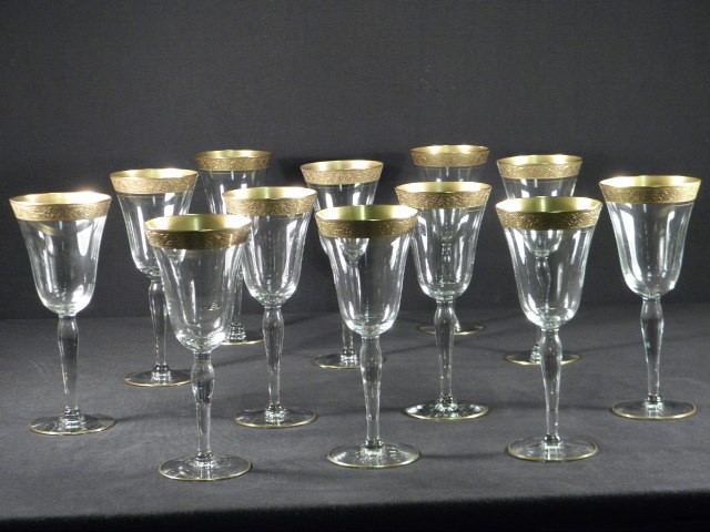 Twelve gold banded or gold rimmed glass