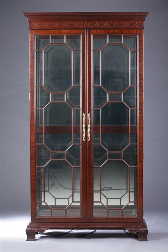 CHIPPENDALE STYLE MAHOGANY VITRINE 16d5f5