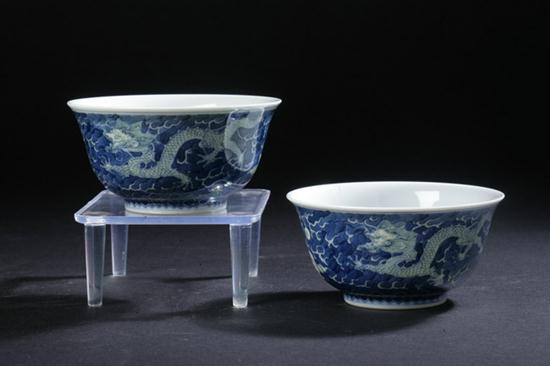 PAIR CHINESE BLUE AND WHITE PORCELAIN 16d619