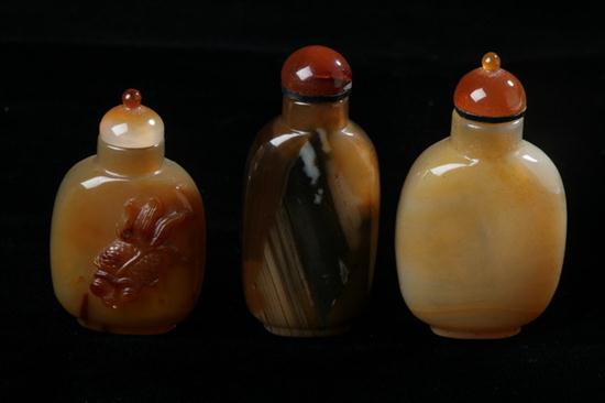 THREE CHINESE AGATE SNUFF BOTTLES  16d65a