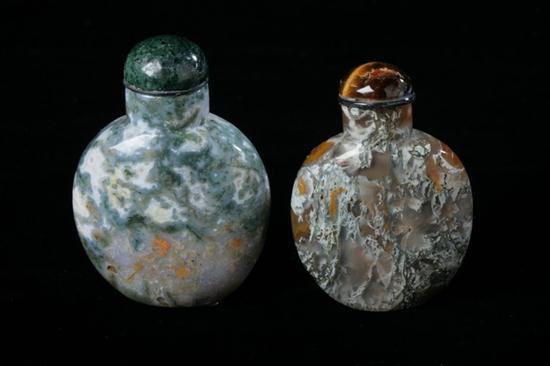 TWO CHINESE MOSS AGATE SNUFF BOTTLES 16d65f