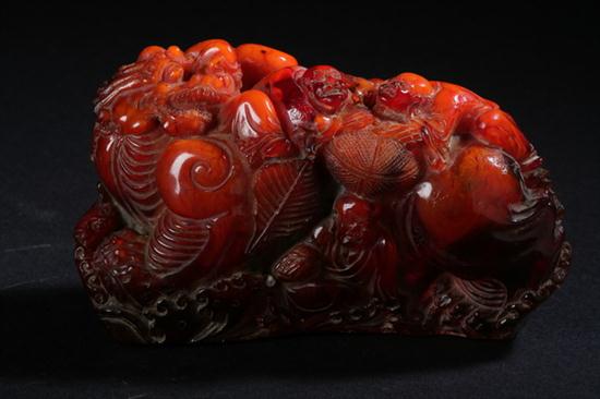 CHINESE AMBER CARVING OF DRAGON