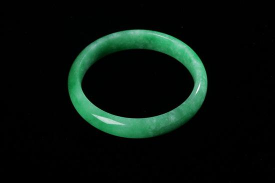 CHINESE APPLE GREEN JADEITE BANGLE  16d69a