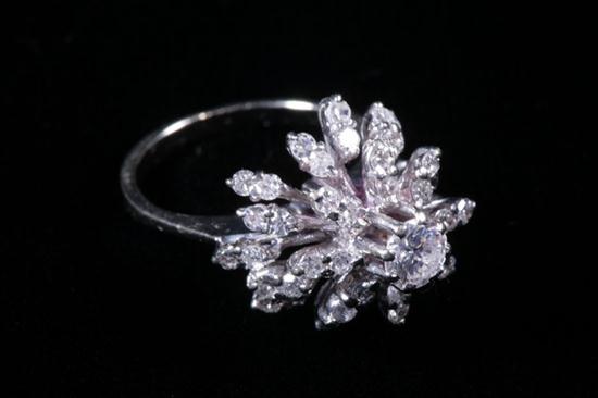 WHITE GOLD AND DIAMOND PINEAPPLE 16d72b