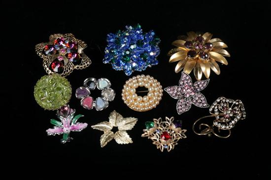 ELEVEN VINTAGE BROOCHES Some signed